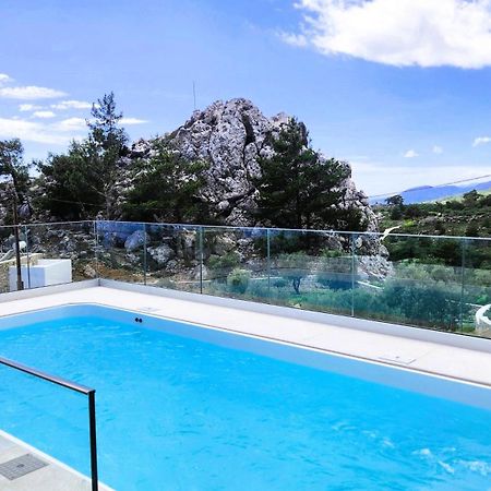 Villa M - Villa With Private Pool And Yard Anatoli  Bagian luar foto